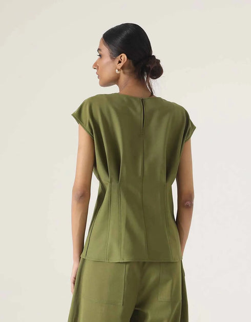 SLEEVESLESS FITTED BLOUSE